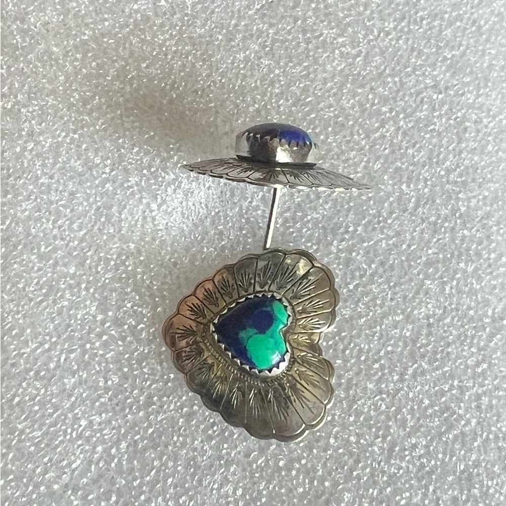 Vintage Southwestern sterling silver heart earrings. - Picture 10 of 11